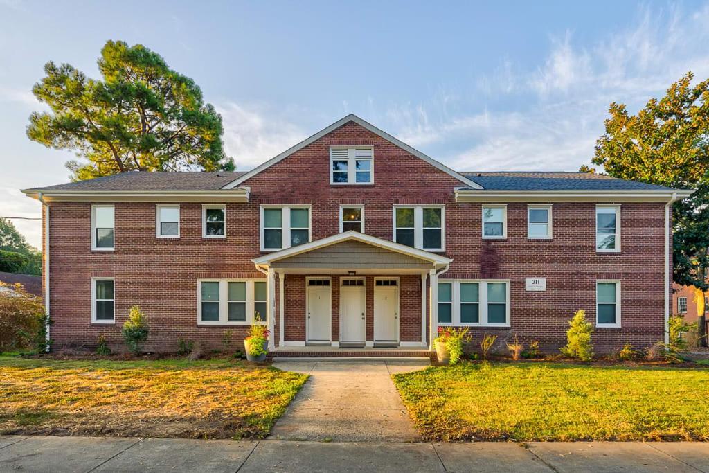 Greatly Located And Elegant 1Br With Parking Appartamento Durham Esterno foto