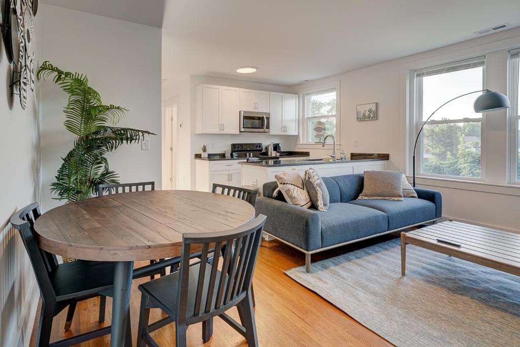 Greatly Located And Elegant 1Br With Parking Appartamento Durham Esterno foto