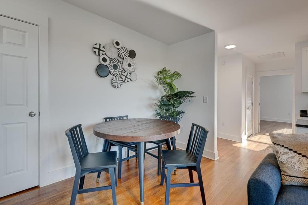 Greatly Located And Elegant 1Br With Parking Appartamento Durham Esterno foto